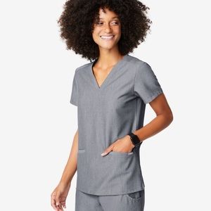 FIG CASMA THREE-POCKET SCRUB TOP